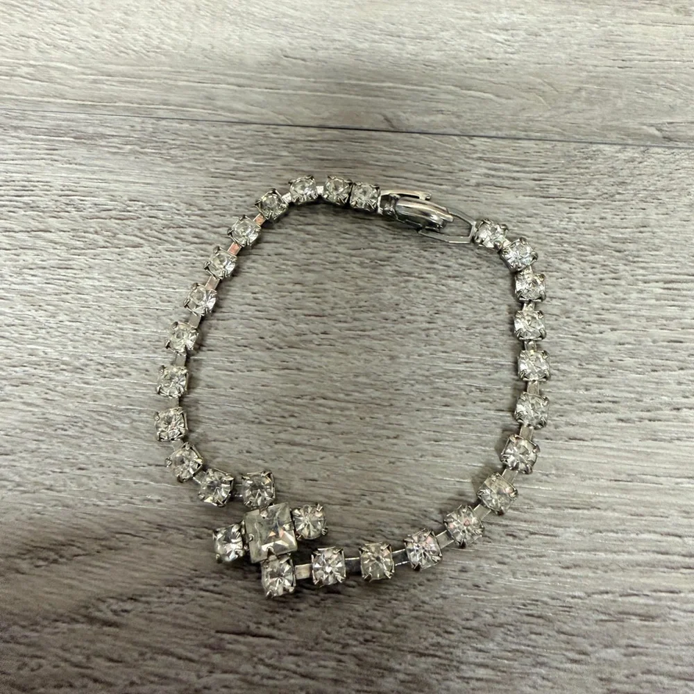 Elegant Silver‎ Tone and Gold Tone Bracelet 7.5”